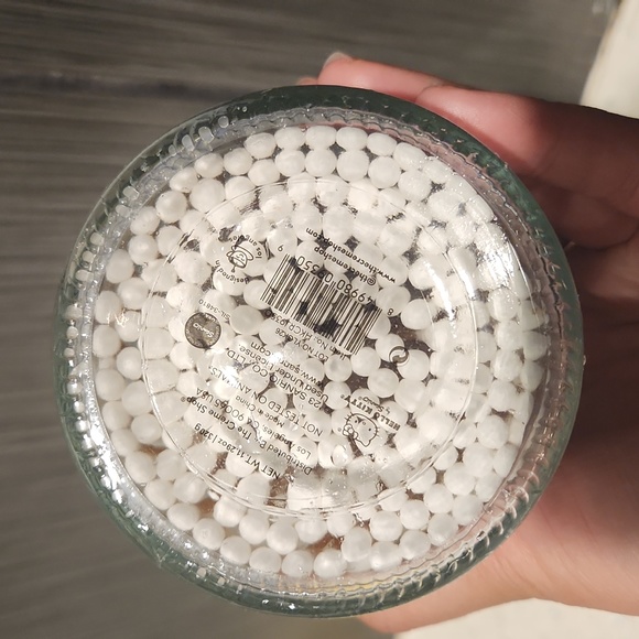 ✨ Lim. ED. Hello Kitty Chic Reusable Jar with Swabs - Picture 5 of 6